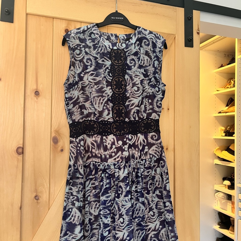 New- BCBG Mac Azria Elegant Blue and White Patterned Dress